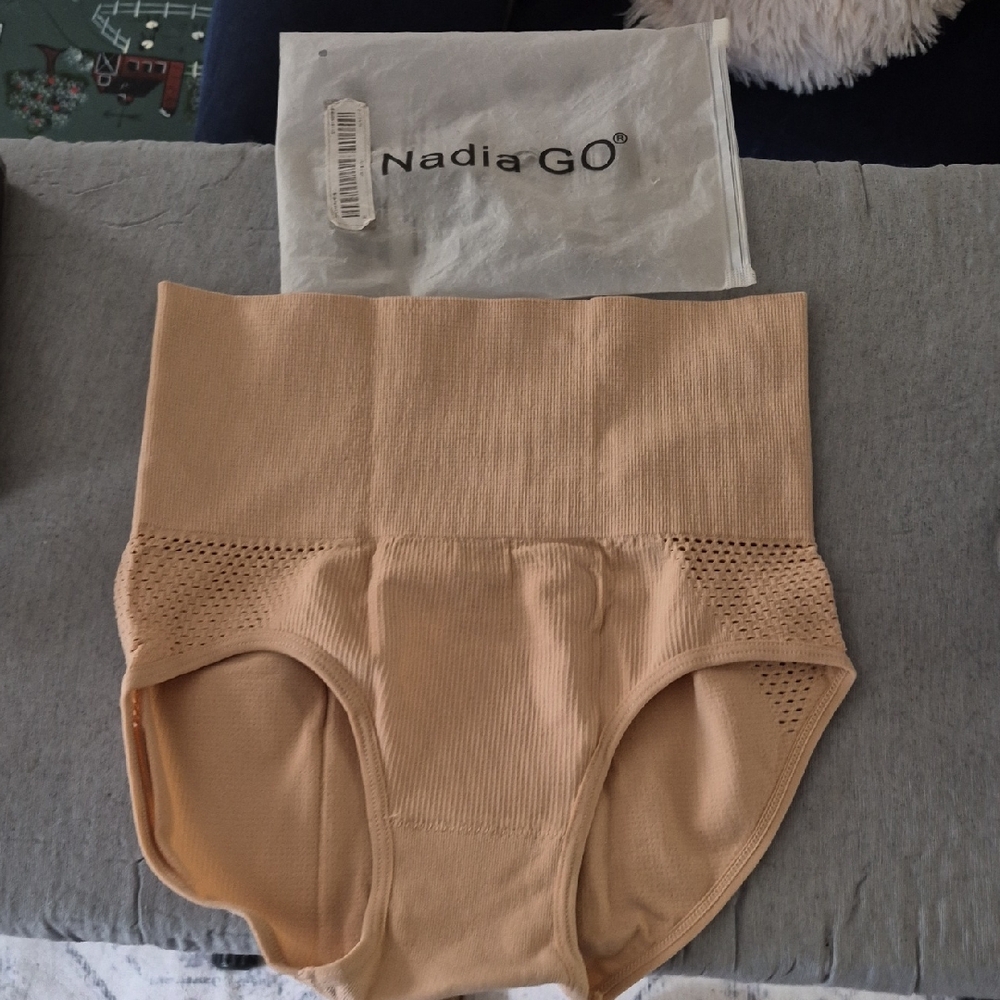Nadia GO Light Beige High-Waisted Tummy Control Shapewear Panties Sz M New